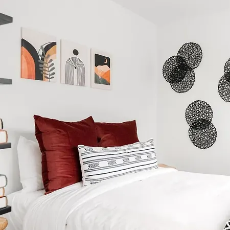 Modern Chic - Spacious Duplex - Highlands